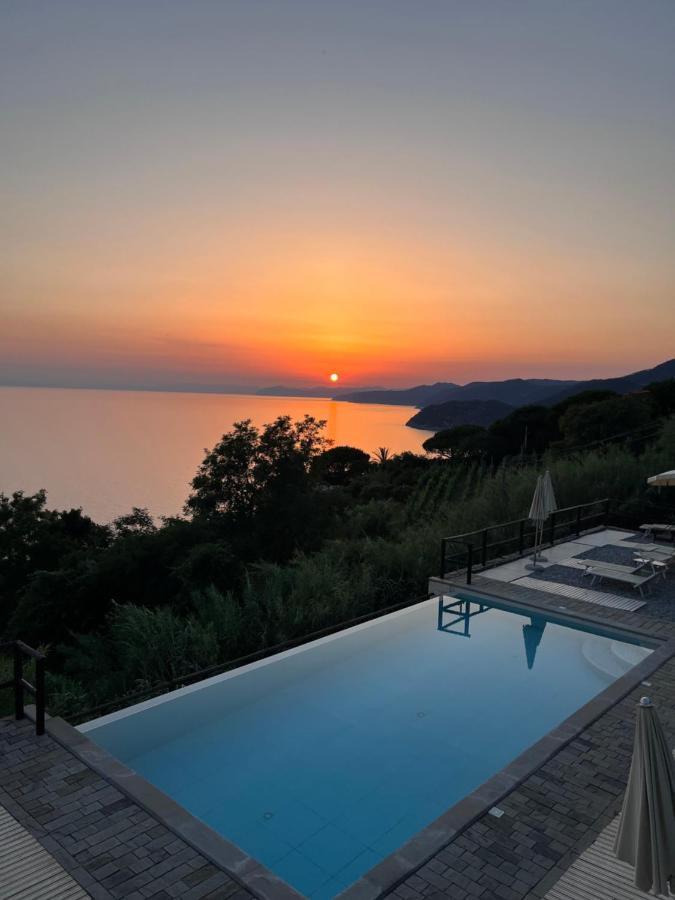 Hotel La Giada Del Mesco เลวานโต ภายนอก รูปภาพ