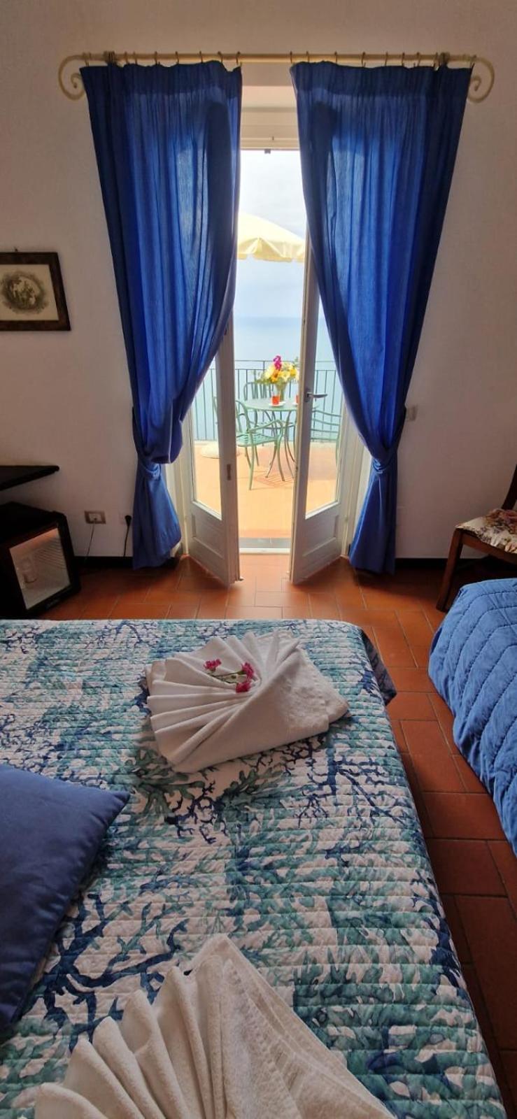 Hotel La Giada Del Mesco เลวานโต ภายนอก รูปภาพ