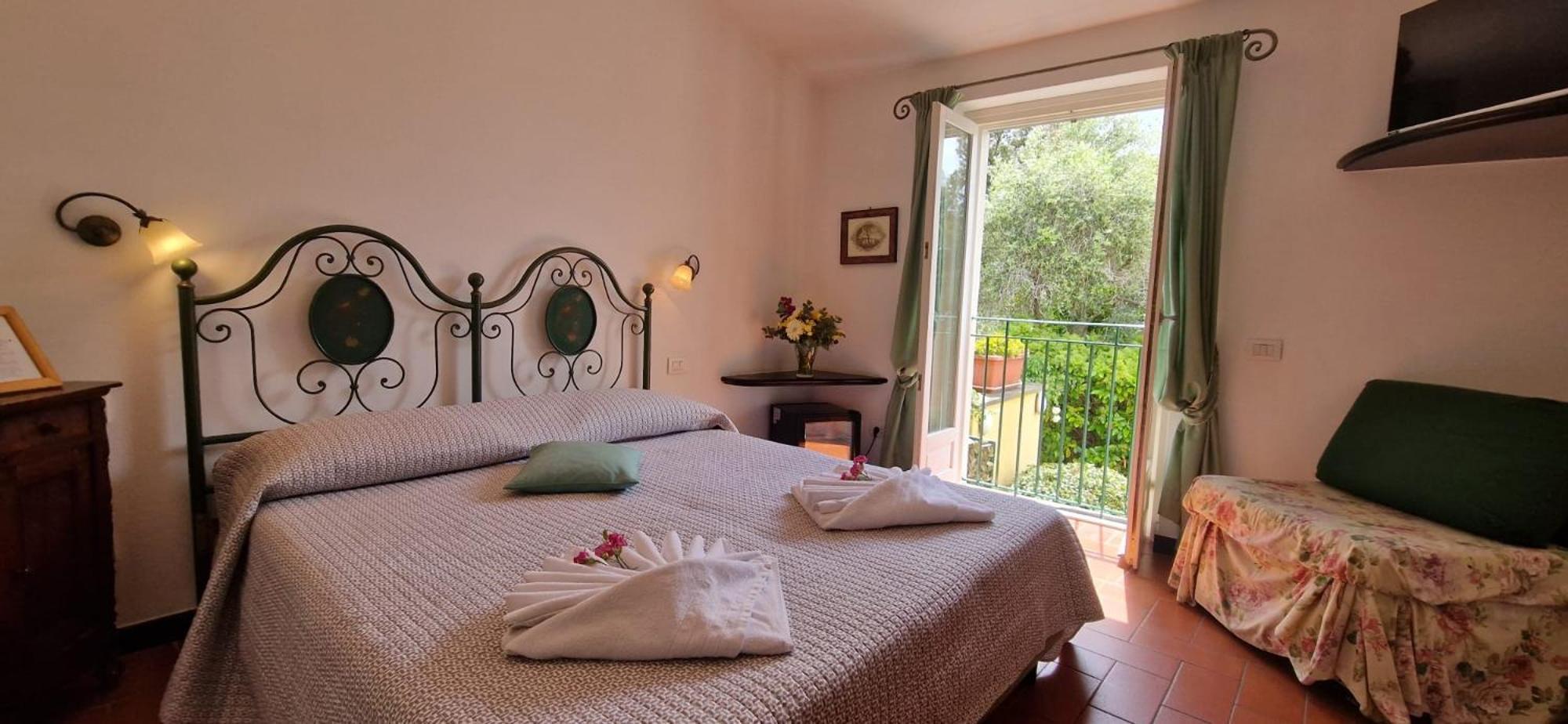 Hotel La Giada Del Mesco เลวานโต ภายนอก รูปภาพ