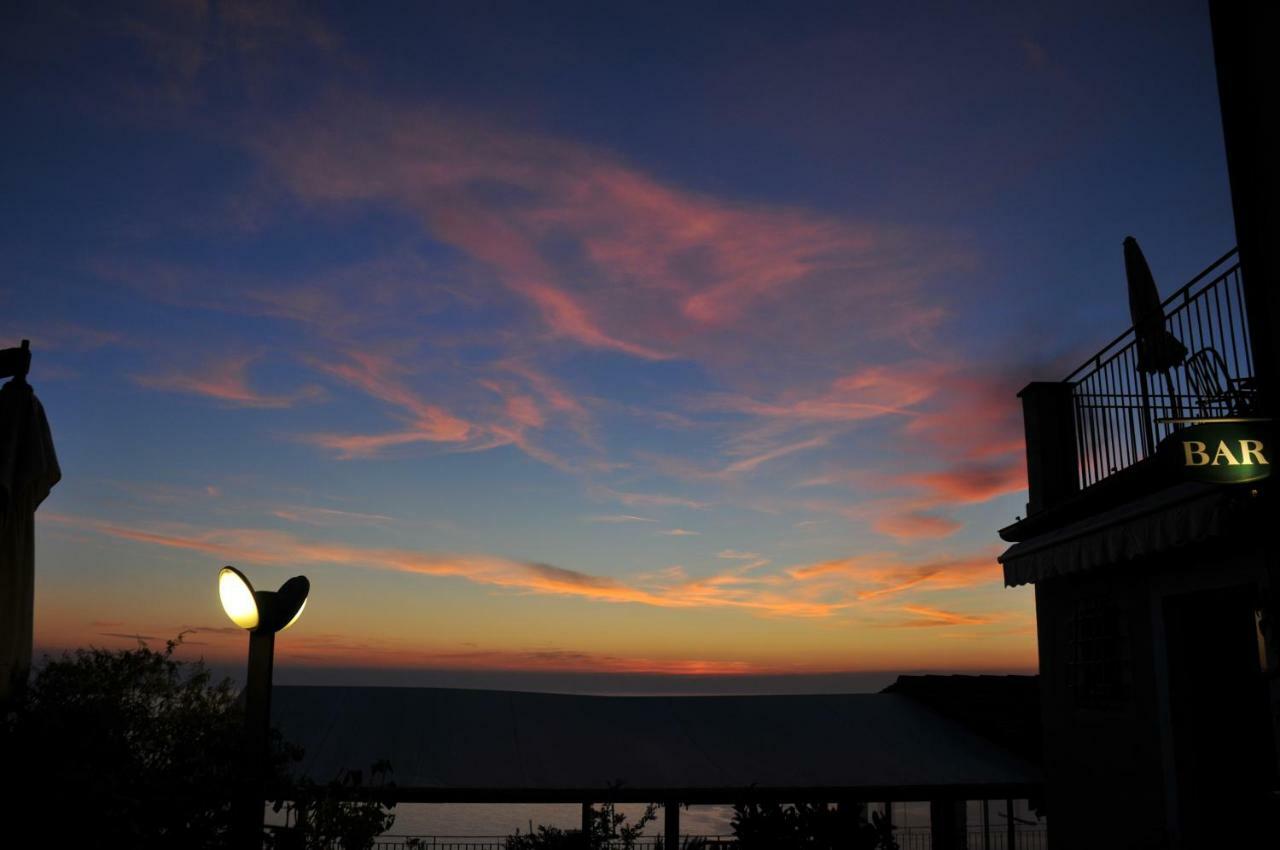 Hotel La Giada Del Mesco เลวานโต ภายนอก รูปภาพ